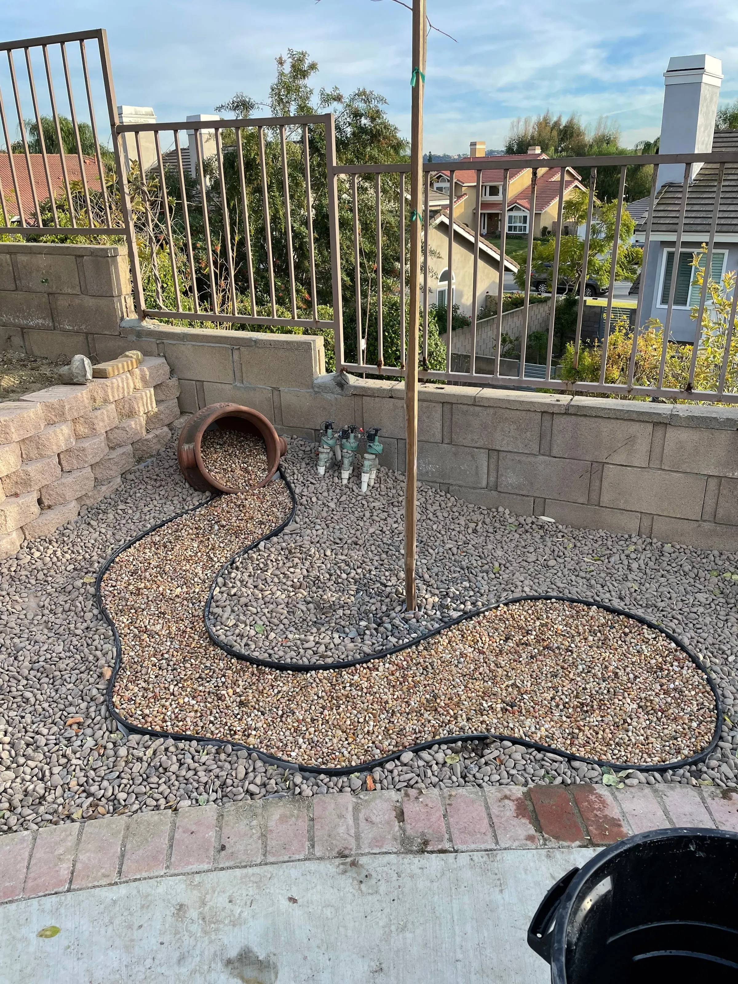 砾石铺装初步成型