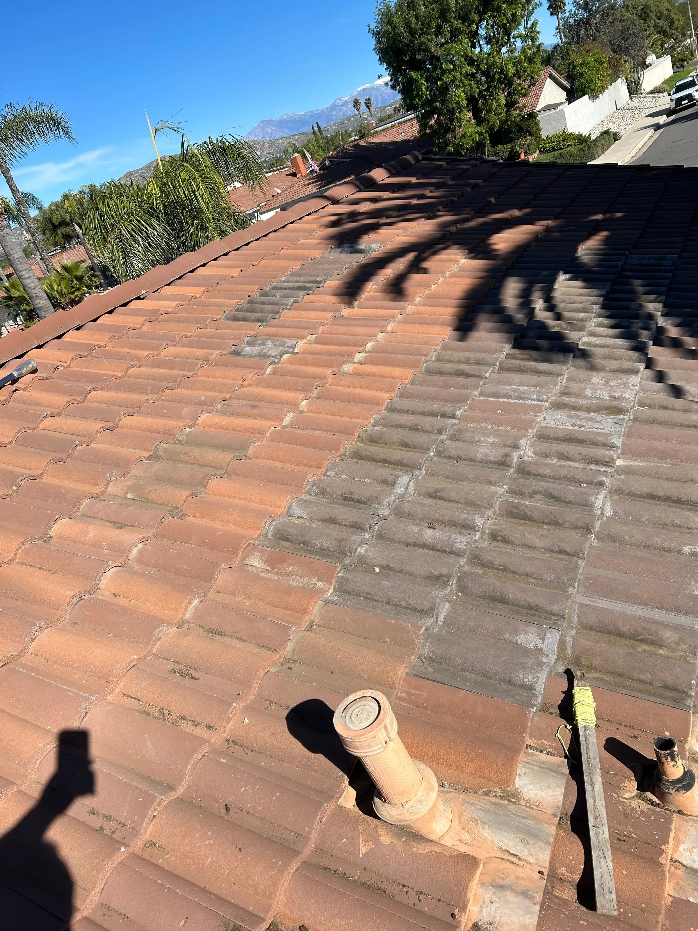 施工中 — 新瓦片铺设