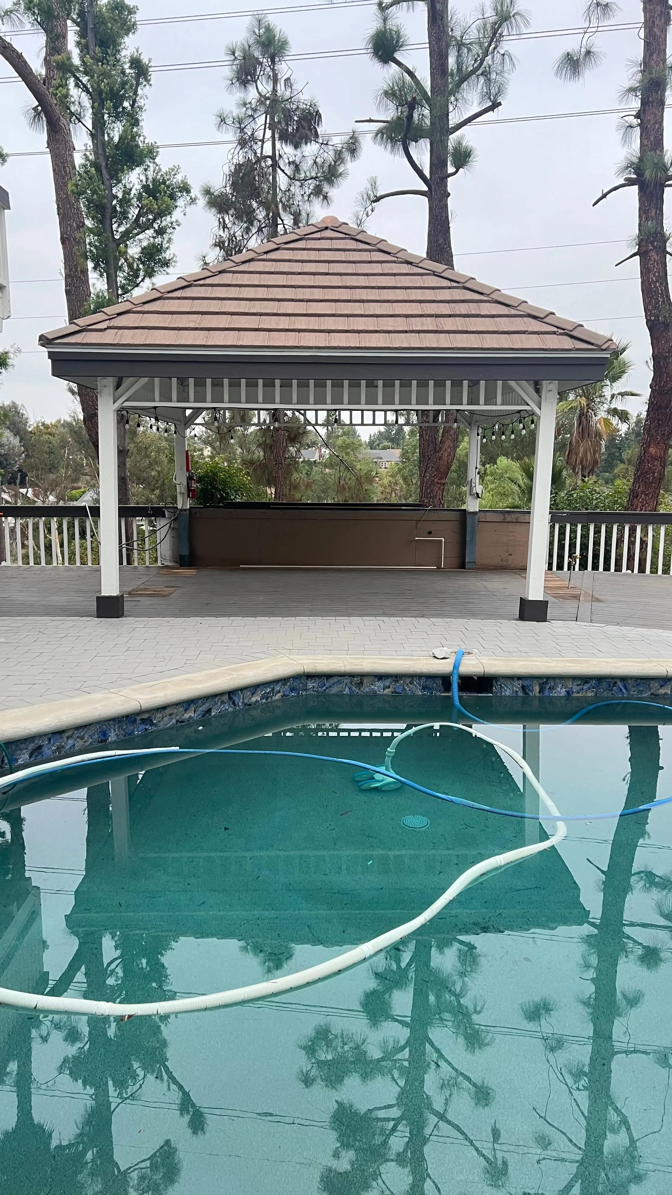 泳池八角凉亭修复