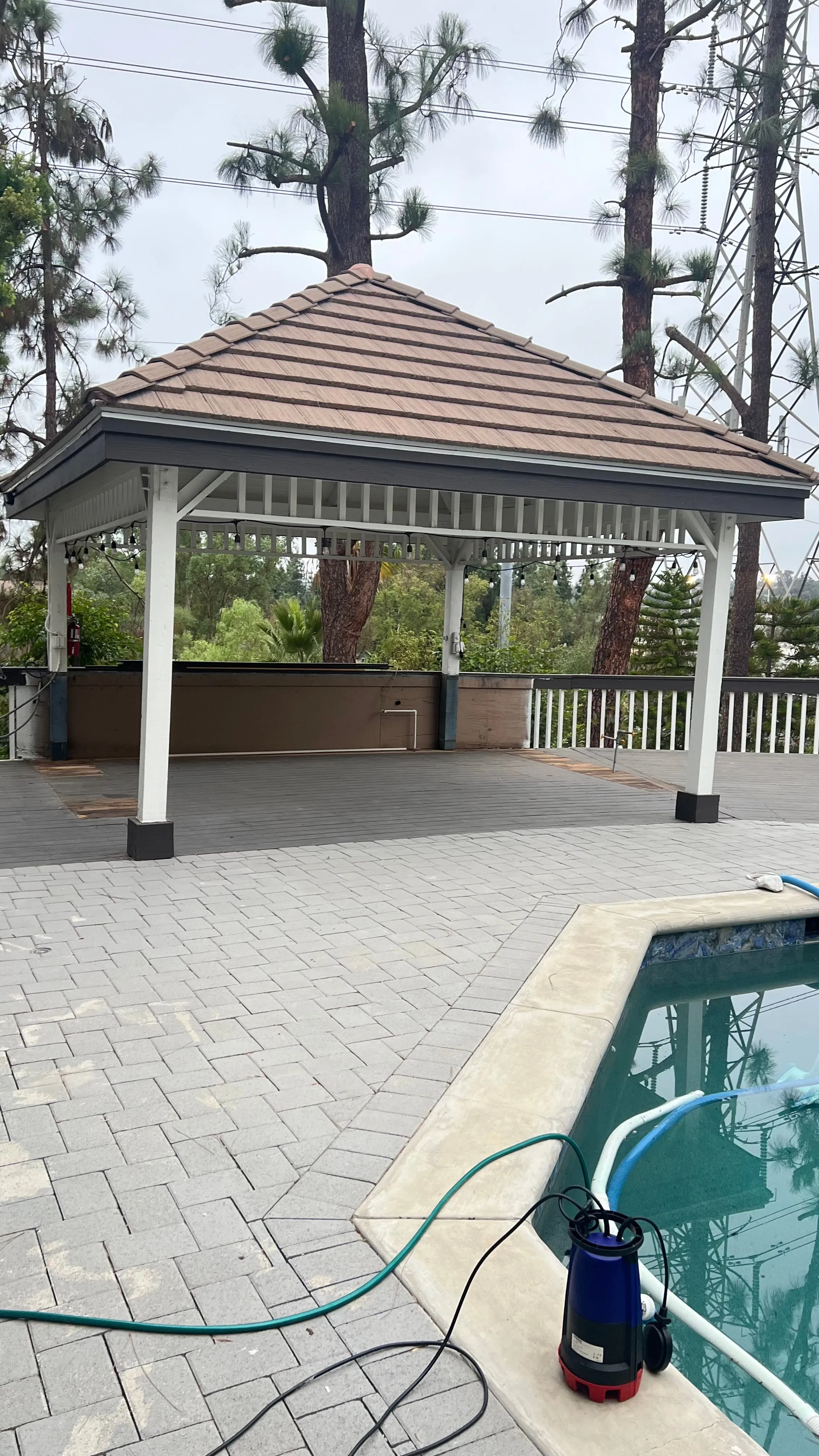 完工 — 泳池整体环境