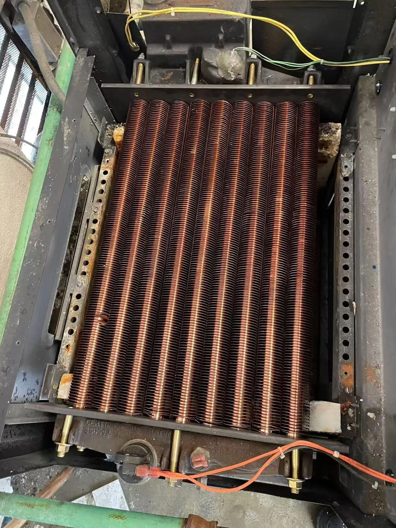 完工 — 新铜翅片换热器安装到位