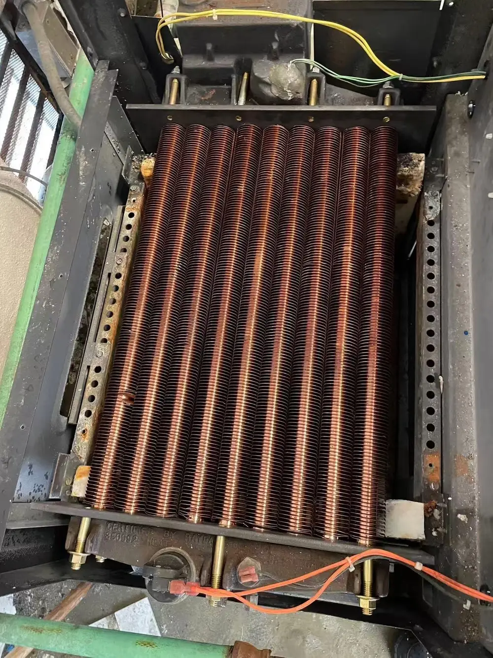 完工 — 新铜翅片换热器安装到位